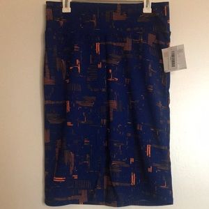 NWT large Lularoe Cassie skirt.
